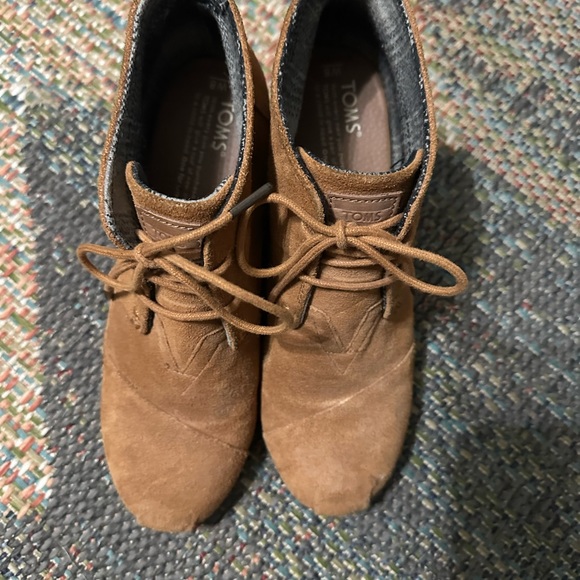 Toms - Picture 3 of 5